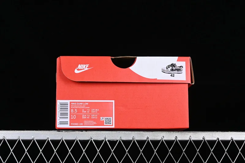 All categories Nk SB Dunk series Nk SB Dunk Low Low-top sneakers Nk Dunk Low Brush graffiti Black and white gray cross SB strap low-top casual sneakers FD0661-100